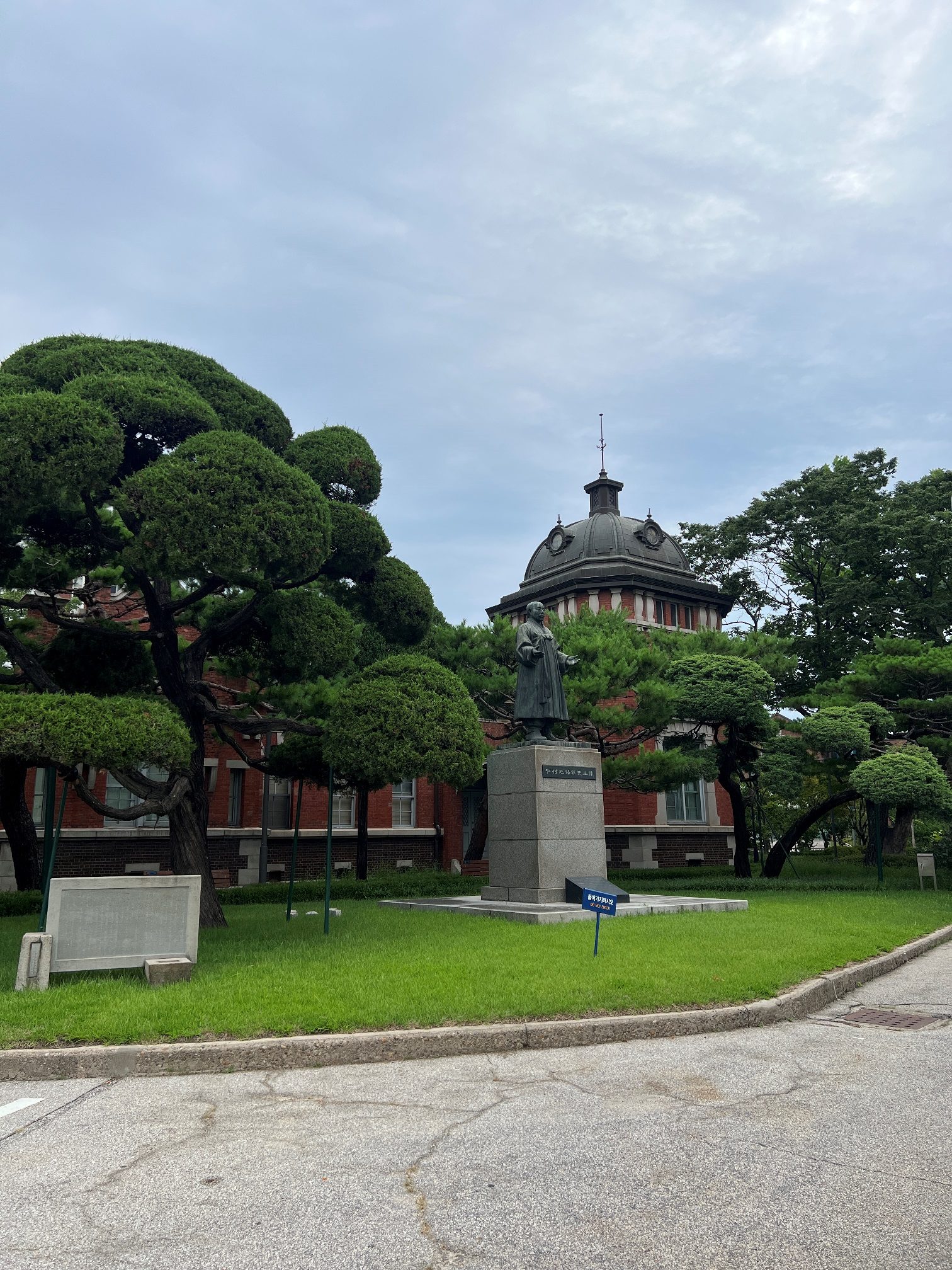Seokyoung Ji's monument, Seoul, by Ludovico Carbone  - 01.JPG